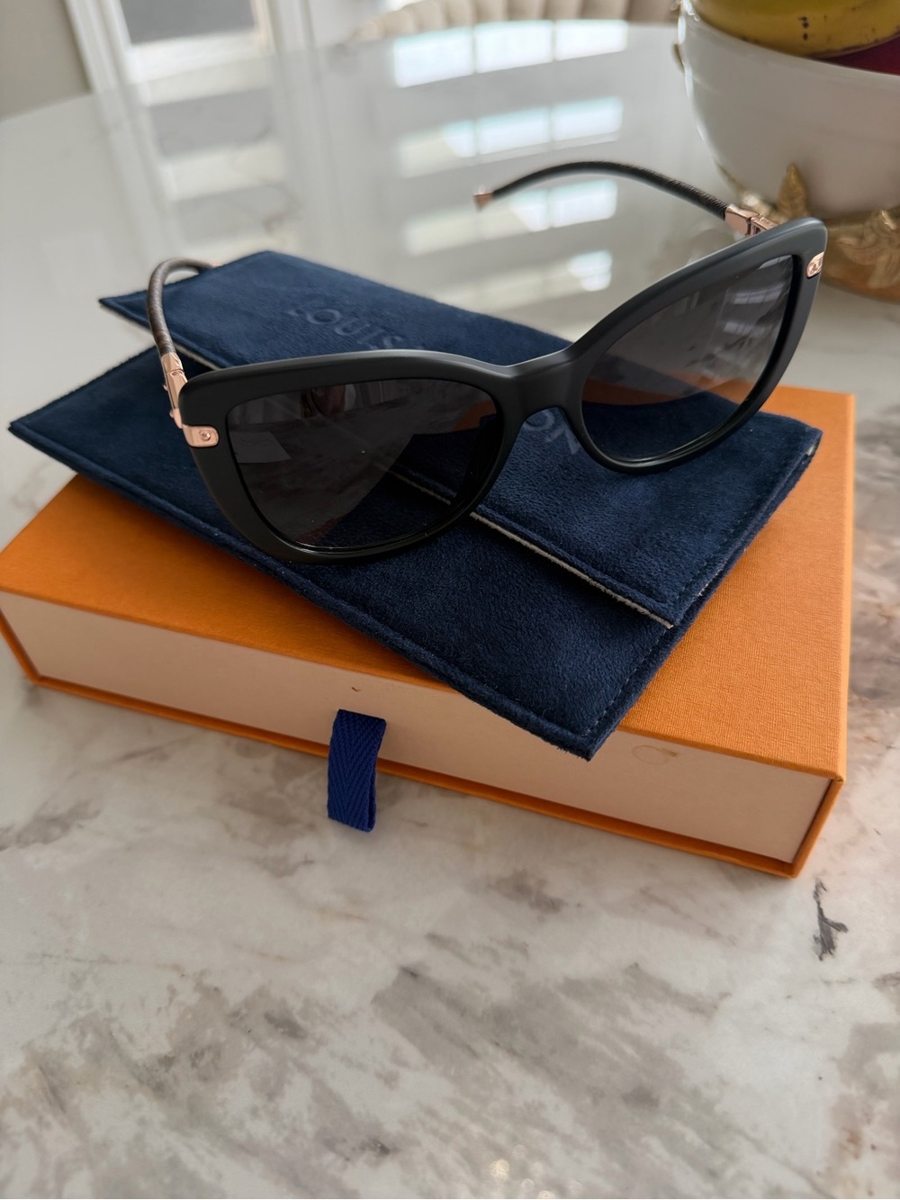 Louis Vuitton sunglasses “The Charlotte Fold” brand new never worn.